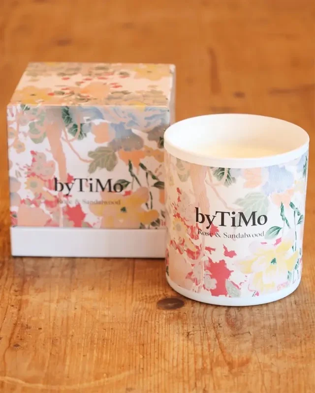 ROSE & SANDALWOOD SCENTED CANDLE  Rose & Sandalwood - Image 3