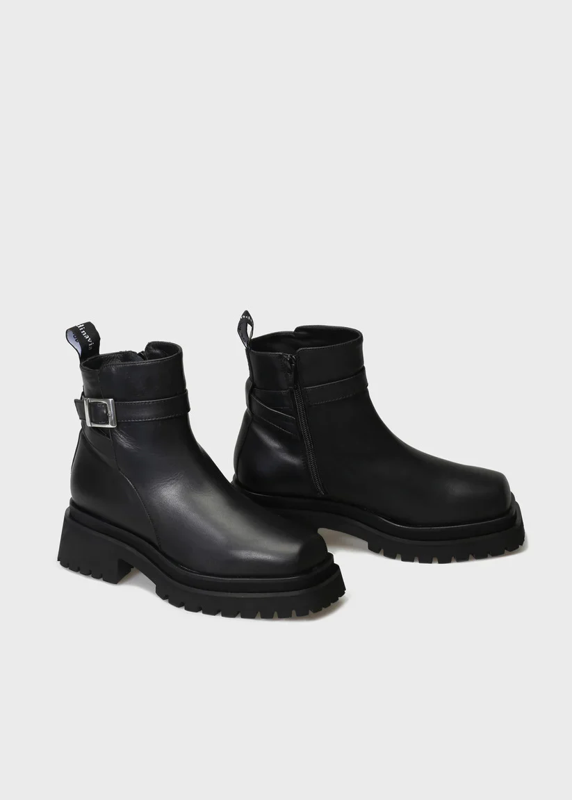 VILMA 888 in Capricorno Leather Nero