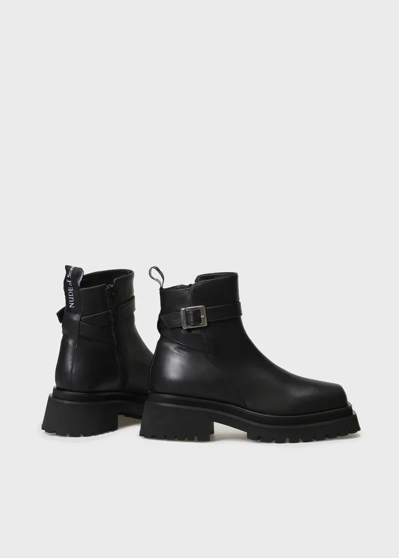 VILMA 888 in Capricorno Leather Nero - Image 3