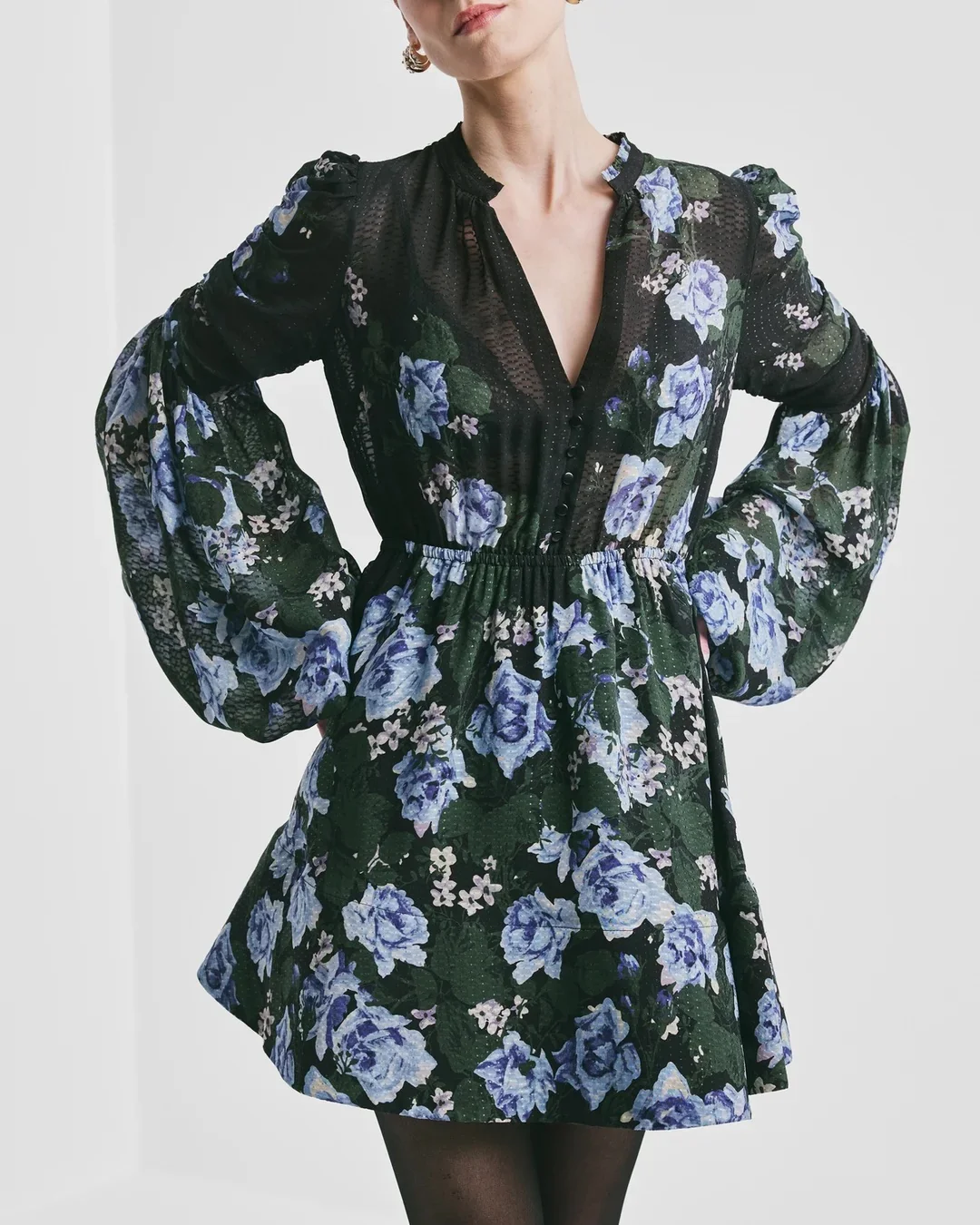 Georgette V-Neck Dress Amadora - Image 3
