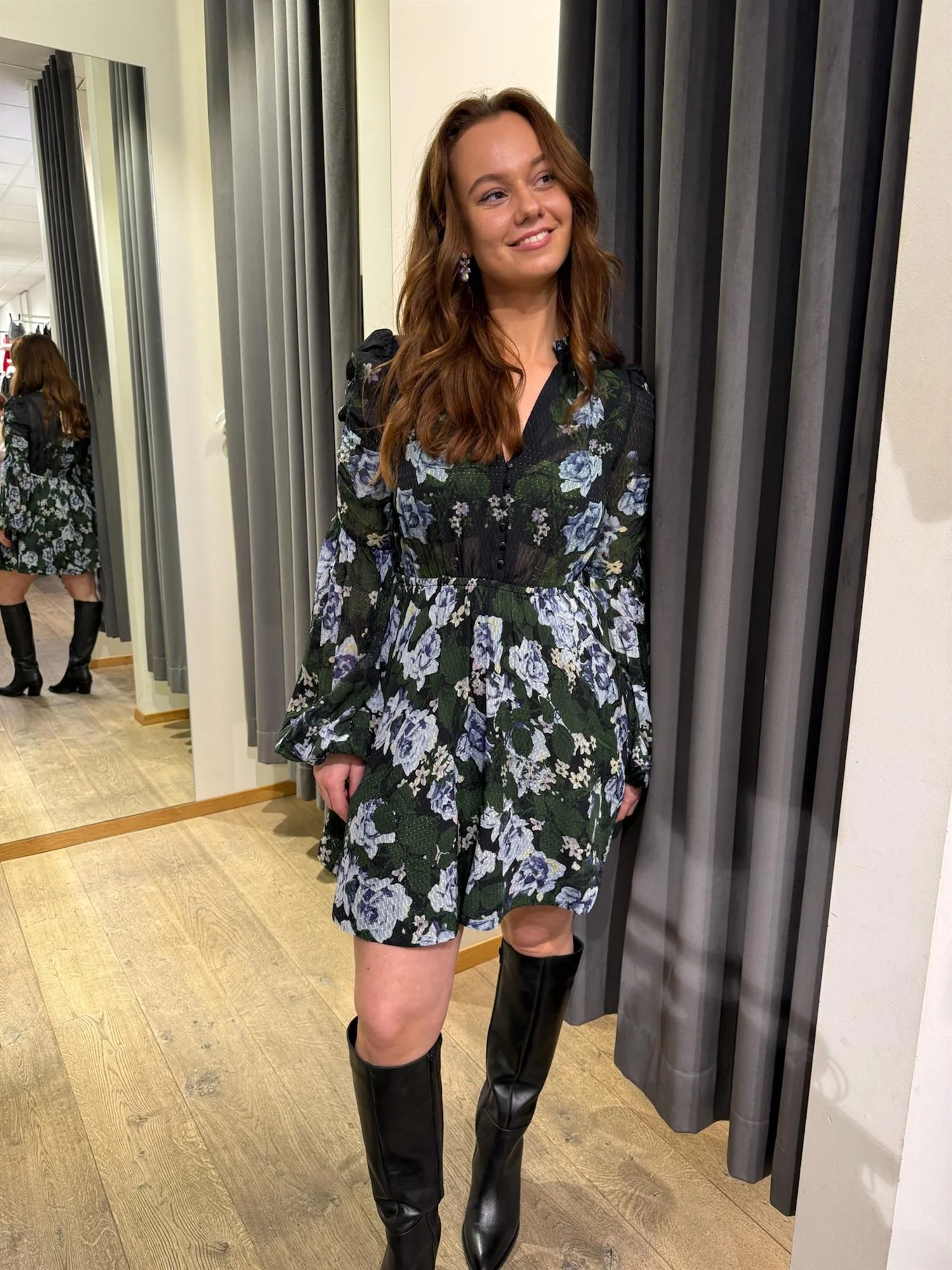Georgette V-Neck Dress Amadora - Image 8