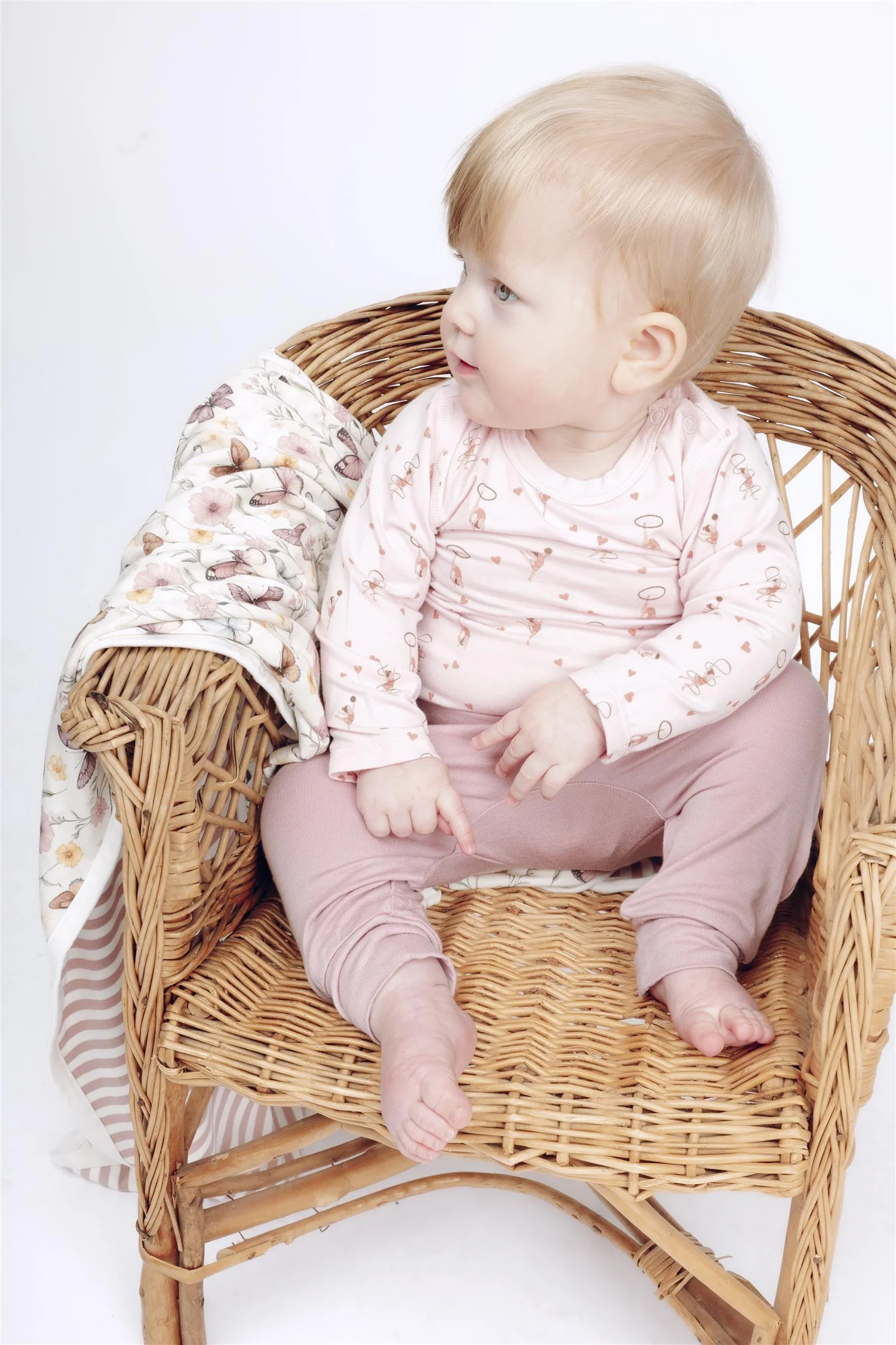 Gusti Solid Chalk Pink - Image 3