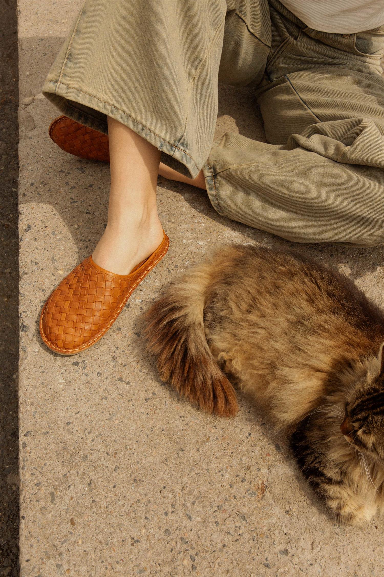 Roma woven leather  Cognac Brown - Image 5