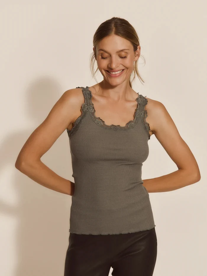RWBabette Silk SL U-neck Lace Top  Balsam Green - Image 2