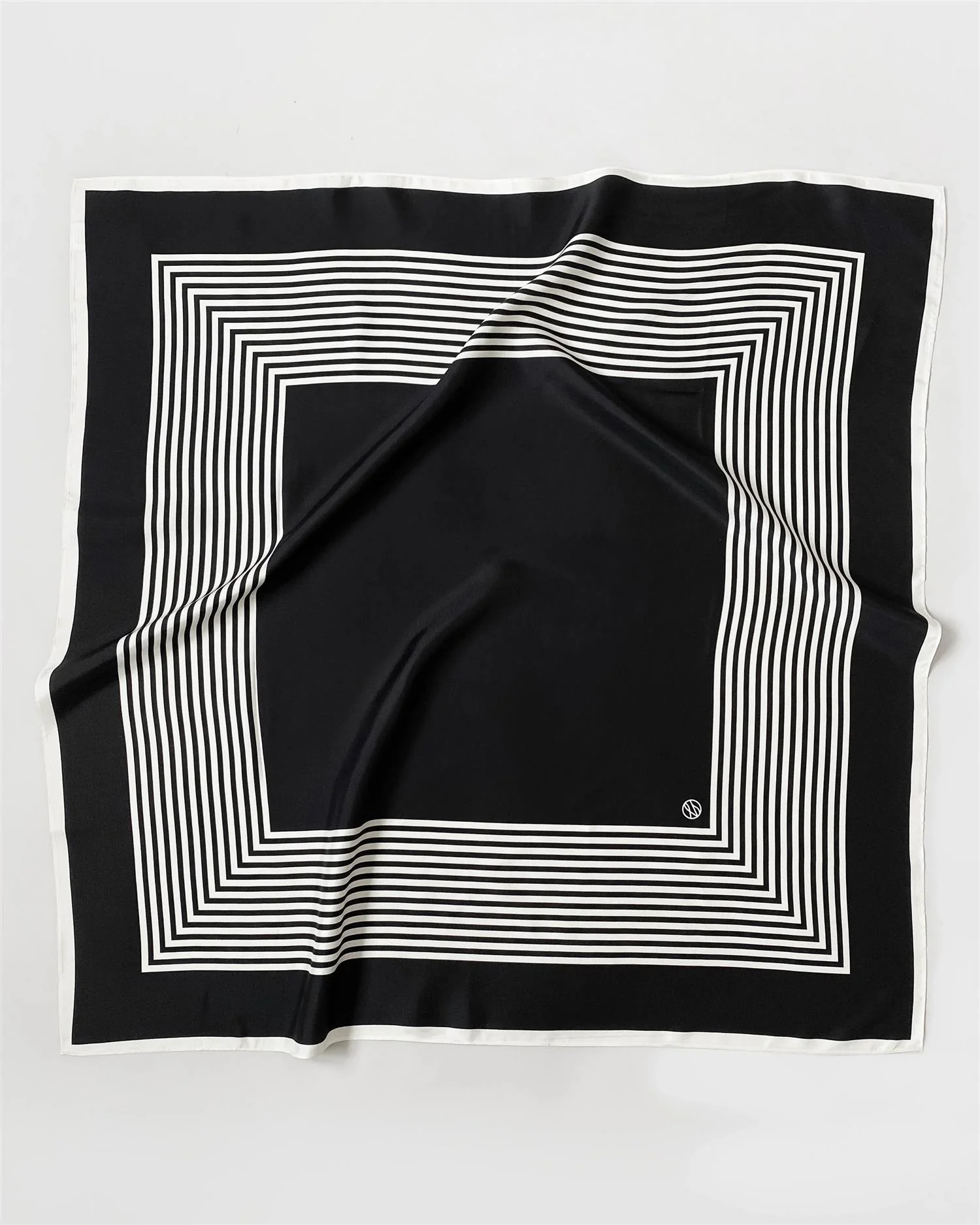 No. 2 Black/Cream
