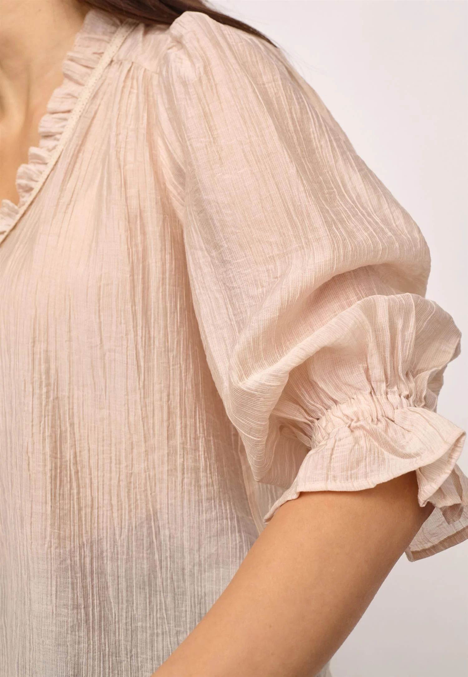 AviCC Lace SS V-Blouse Mink - Image 5