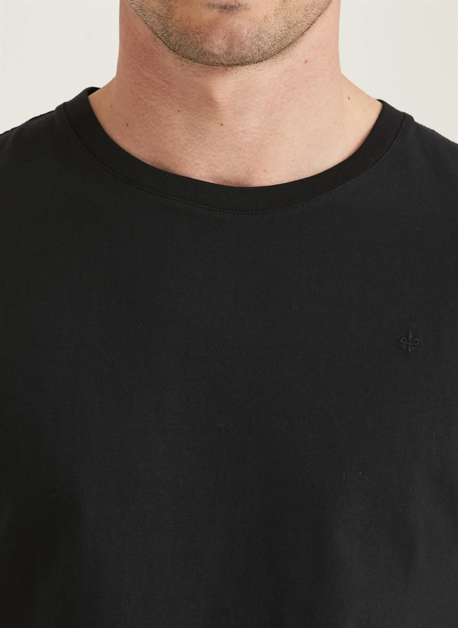 JAMES TEE  Black - Image 4