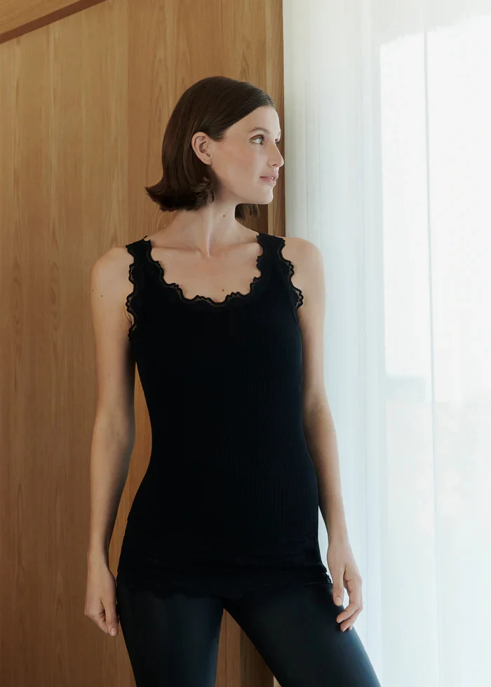 RWBabette SL U-neck Lace Top  Black - Image 3