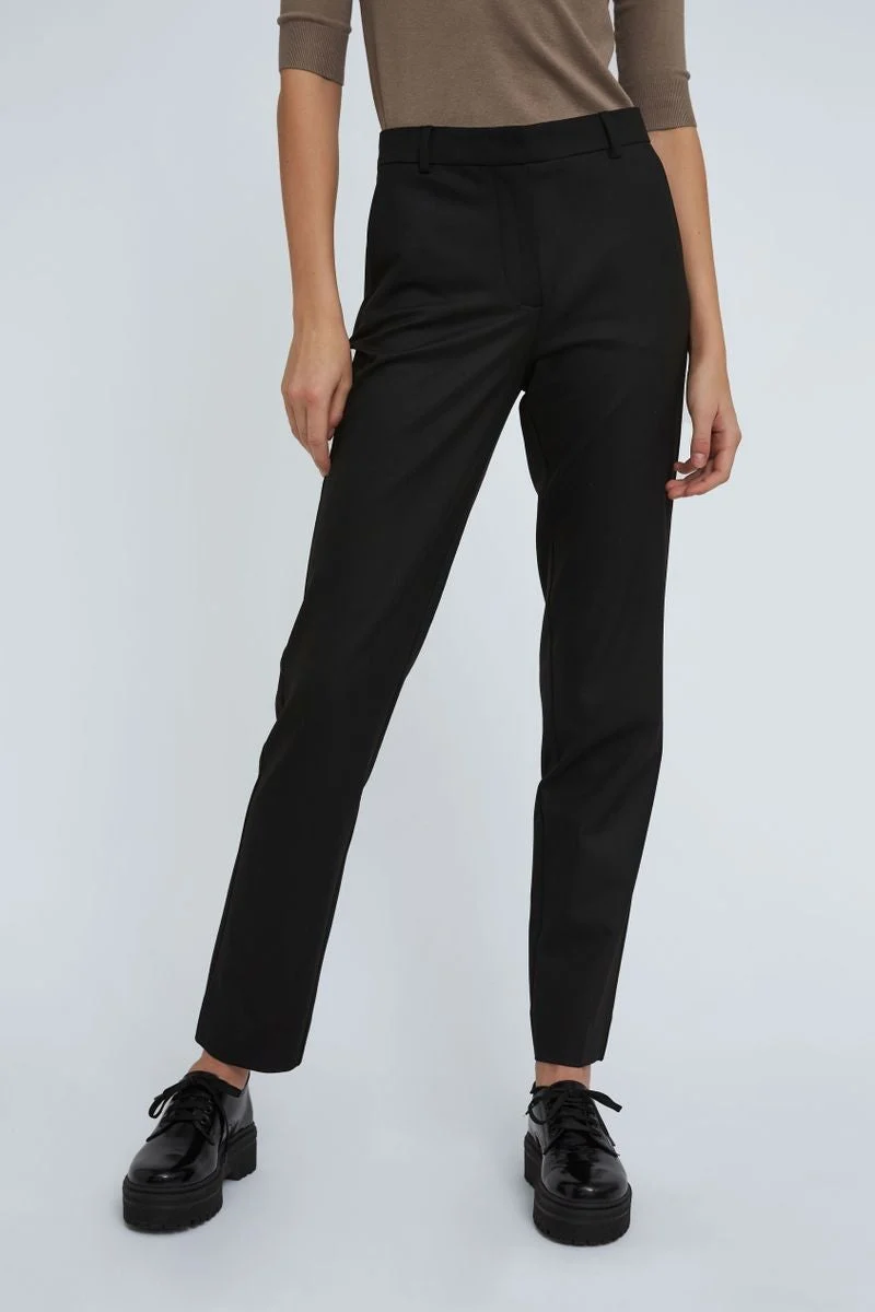 SarahFV  Black
