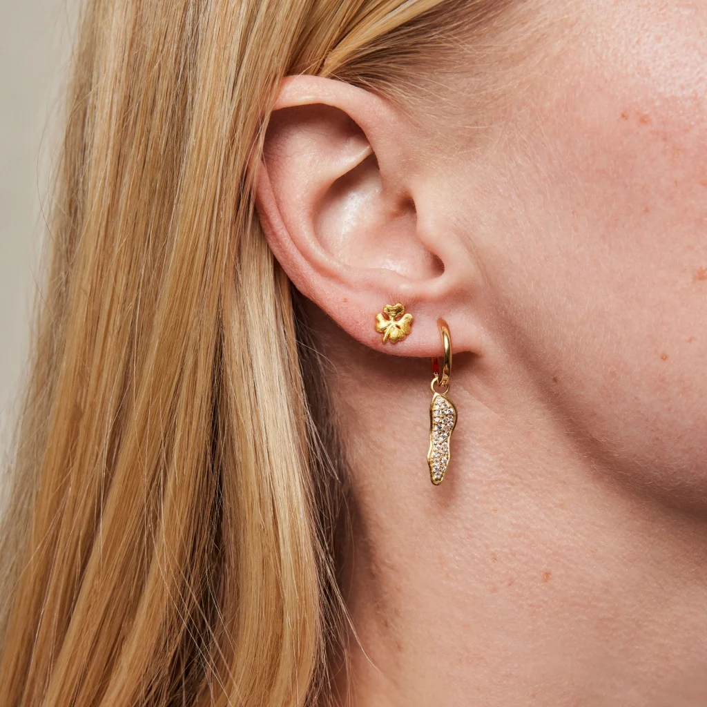 STUDS ORGANIC CLOVER  Gold Matt - Image 4