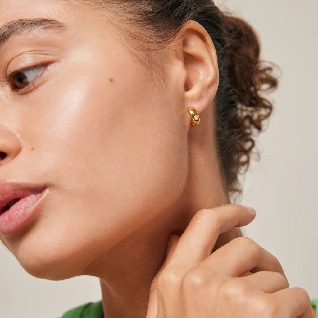 HOOPS, CLASSIC WIDE 11mm 18K Gold-Plated Sterling Silver - Image 2
