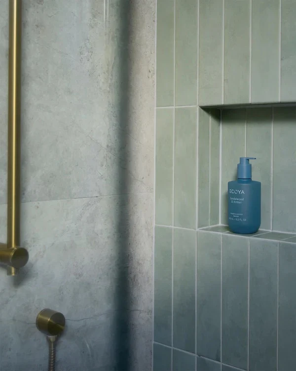 HAND & BODY WASH Sandalwood & Amber - Image 2